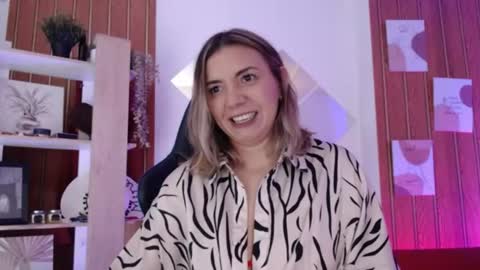 Snapshot of milfsecret69 chatting on 08-08-26, 11:12 Sara online show from 08-08-26, 11:12