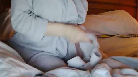 Snapshot of milfytitts chatting on 10-21-25, 01:23 MilfyTitts online show from 10-21-25, 01:23