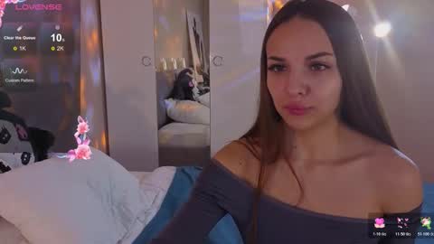 Snapshot of mili_milash chatting on 11-19-25, 02:22 Milana online show from 11-19-25, 02:22