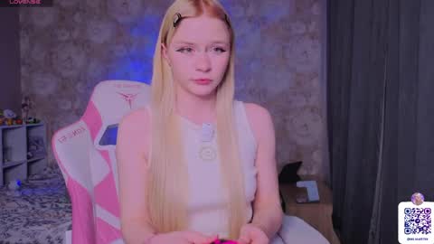 Snapshot of miliameow chatting on 04-30-26, 09:52 Milia online show from 04-30-26, 09:52