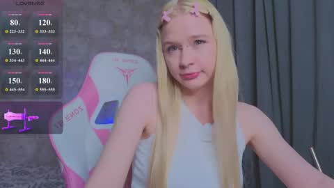 Snapshot of miliameow chatting on 05-24-26, 11:54 Milia online show from 05-24-26, 11:54