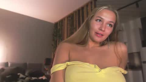 milk_bunny_ online show from 02-21-26, 08:48