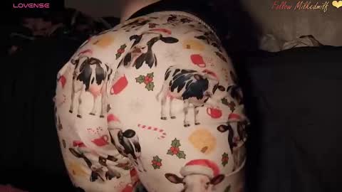 Snapshot of milkedmilf chatting on 03-21-26, 08:19 milkedmilf online show from 03-21-26, 08:19