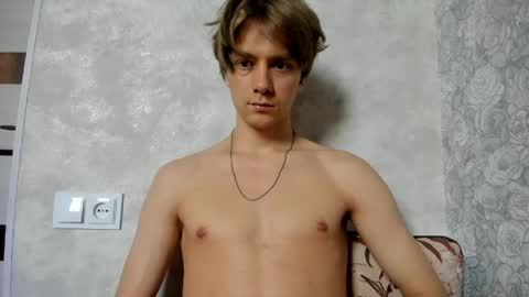 Isaac online show from 06-04-26, 03:45