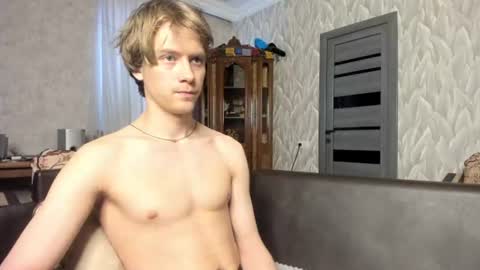 Isaac online show from 06-11-26, 03:59