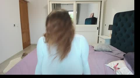 Livia online show from 09-12-25, 01:33