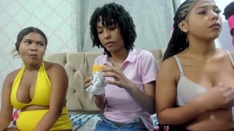 Snapshot of milkylove_19_ chatting on 10-17-25, 01:03 milkylove_19_ online show from 10-17-25, 01:03