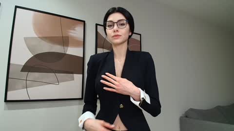 milla bella online show from 12-13-25, 07:42