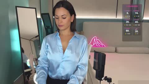 Snapshot of milla_kuni chatting on 01-23-25, 10:44 Mila online show from 01-23-25, 10:44