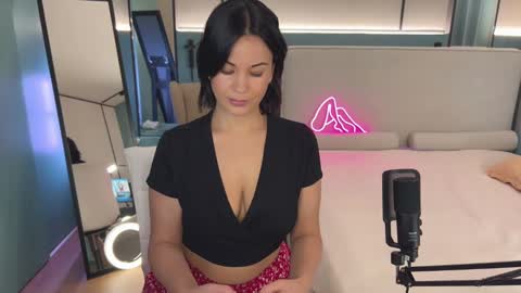 Snapshot of milla_kuni chatting on 02-27-25, 07:15 Mila online show from 02-27-25, 07:15