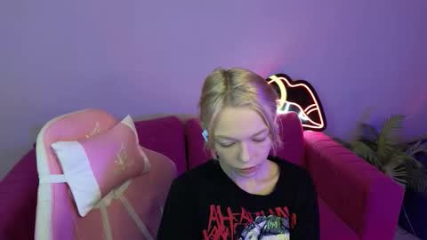 Snapshot of millaholt chatting on 09-13-25, 01:38 Hello Im Mila online show from 09-13-25, 01:38