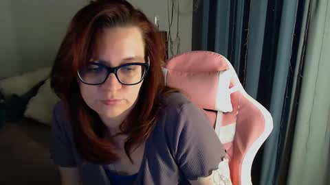 Snapshot of millapoolys chatting on 01-21-25, 10:19 Milla online show from 01-21-25, 10:19