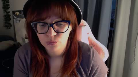 Snapshot of millapoolys chatting on 10-12-25, 02:49 Milla online show from 10-12-25, 02:49