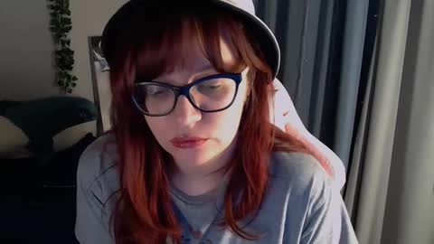 Snapshot of millapoolys chatting on 10-19-25, 04:51 Milla online show from 10-19-25, 04:51