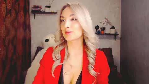 MillaXQueen online show from 01-30-25, 03:08