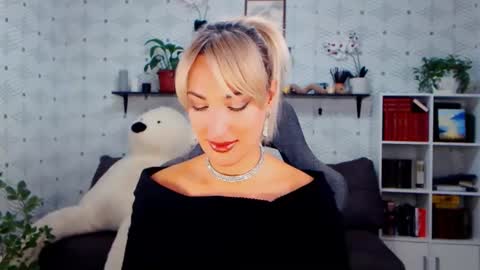 MillaXQueen online show from 10-11-25, 12:47