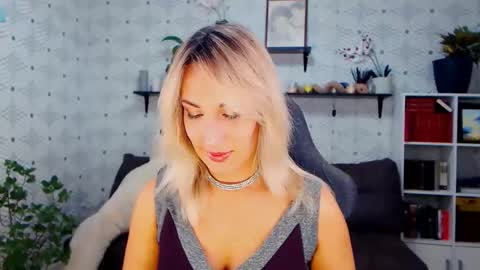 MillaXQueen online show from 11-04-25, 02:16