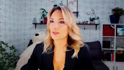 MillaXQueen online show from 11-15-25, 01:07