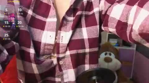 Snapshot of milleyjones_ chatting on 11-25-25, 12:27 milleyjones_ online show from 11-25-25, 12:27