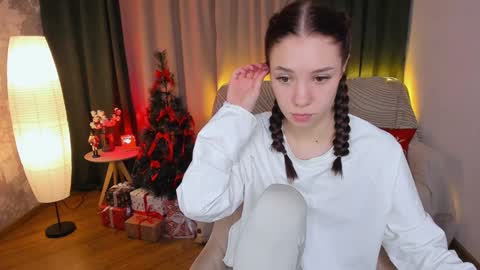 Snapshot of milli_brownn chatting on 12-17-24, 10:34 Milli online show from 12-17-24, 10:34