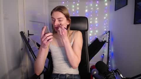 Snapshot of millie_lacroix chatting on 01-28-25, 09:19 millie_lacroix online show from 01-28-25, 09:19