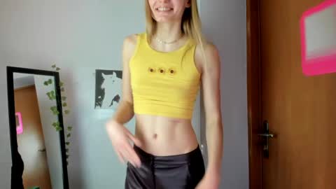 Snapshot of millie_lacroix chatting on 04-02-26, 01:42 millie_lacroix online show from 04-02-26, 01:42