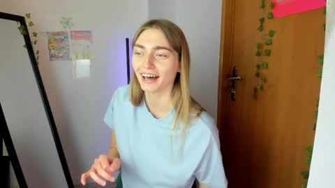 Snapshot of millie_lacroix chatting on 05-18-26, 02:45 millie_lacroix online show from 05-18-26, 02:45