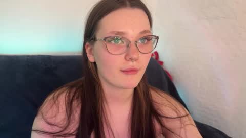 Snapshot of milliedoll chatting on 09-15-25, 04:45 Millie online show from 09-15-25, 04:45