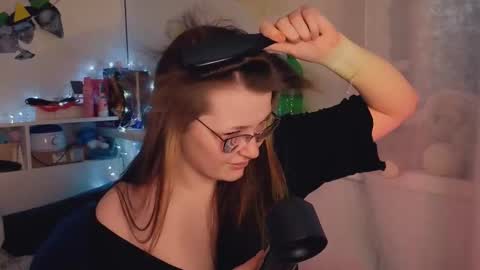 Millie online show from 11-06-25, 02:23