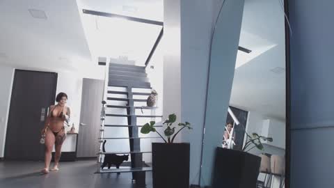 Mila  online show from 01-11-25, 09:15