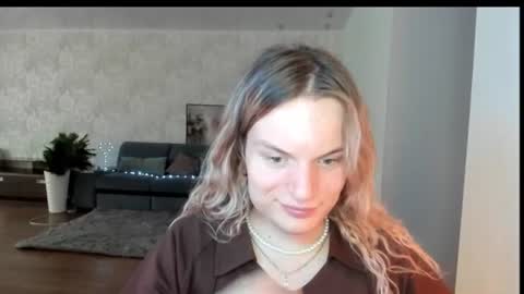 Snapshot of millikira006 chatting on 06-11-26, 02:15 mili-kira online show from 06-11-26, 02:15