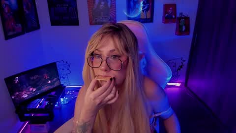 Snapshot of milly_yako chatting on 12-03-24, 11:35 Monkey D Maddie online show from 12-03-24, 11:35