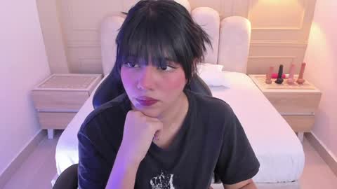 Snapshot of millyevans1 chatting on 04-22-26, 03:42 millyevans1 online show from 04-22-26, 03:42