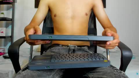 Milo Cruz online show from 04-12-26, 12:32