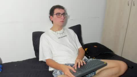 Snapshot of milogm_ chatting on 06-26-26, 06:45 milogm_ online show from 06-26-26, 06:45