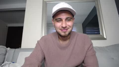 Snapshot of milostructor chatting on 03-02-25, 11:18 miloslove online show from 03-02-25, 11:18