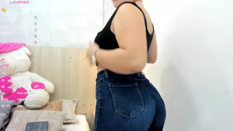 Milu Gomez online show from 12-15-24, 07:21