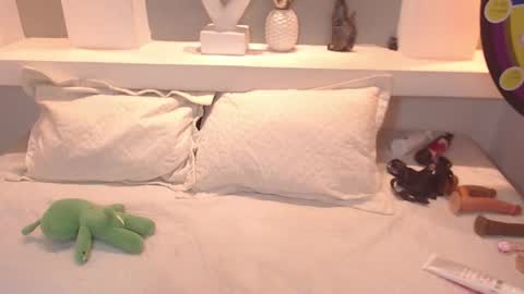 Milu Wallace  online show from 10-01-25, 02:06