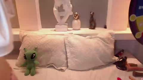 Milu Wallace  online show from 10-03-25, 01:02