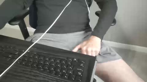 Snapshot of milwaukeebadger24 chatting on 10-15-25, 01:00 milwaukeebadger24 online show from 10-15-25, 01:00