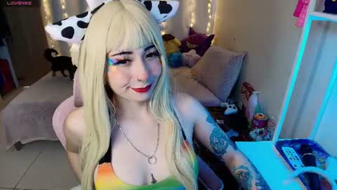 mily_milk_ online show from 07-23-26, 11:19
