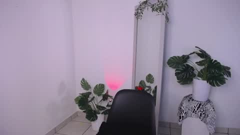 Mily Ortiz online show from 06-12-26, 03:00