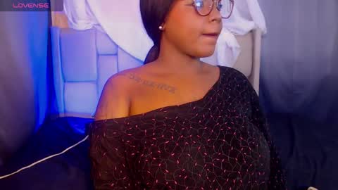 Snapshot of mimi_gil chatting on 02-14-26, 01:19 Mimi online show from 02-14-26, 01:19