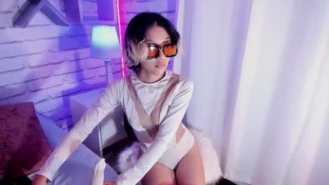 Minji online show from 09-18-25, 12:29