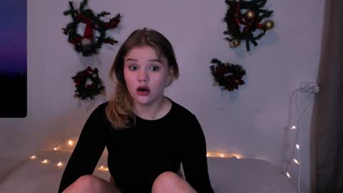 hi Im Mina  online show from 12-25-24, 01:31