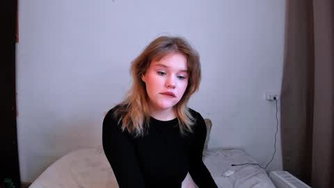 hi Im Mina  online show from 01-07-25, 04:29