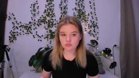 hi Im Mina  online show from 03-12-25, 04:41