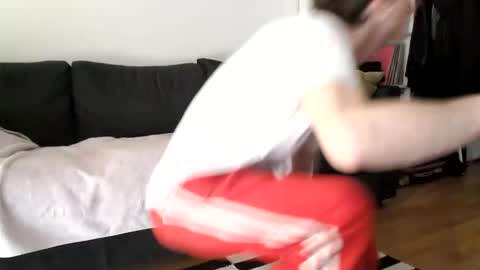 Snapshot of mindly chatting on 03-18-26, 12:52 Mindly online show from 03-18-26, 12:52