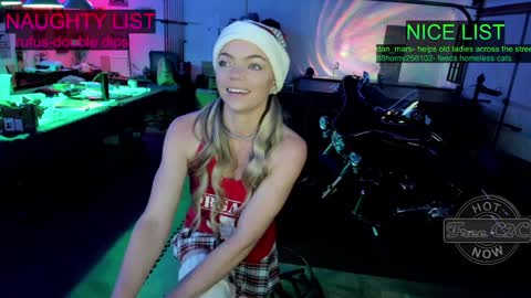 Snapshot of mindymars chatting on 12-16-24, 03:43 Mindy Mars online show from 12-16-24, 03:43