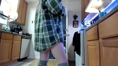 Snapshot of mindymars chatting on 12-19-24, 07:07 Mindy Mars online show from 12-19-24, 07:07